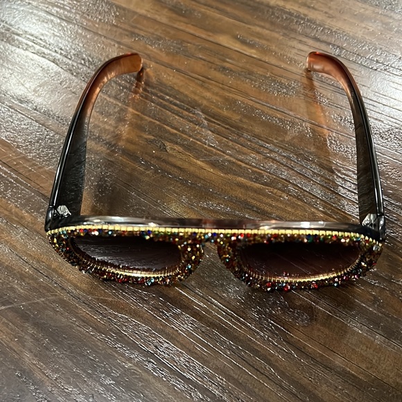 Oversized Multi-Color Rhinestone Fashion Sunglasses - Picture 7 of 12